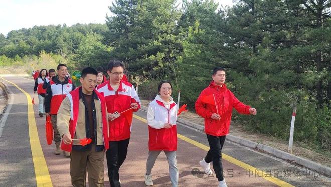 成善行 聚微光则筑大爱”公益活动J9国际集团中阳：开展“捐步数以(图2)